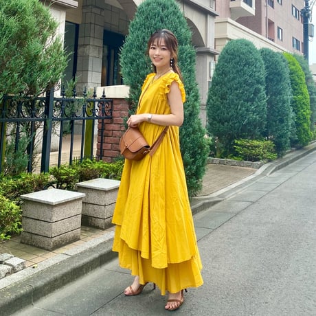 コットンフリル袖ワンピース〈BLACK・YELLOW〉