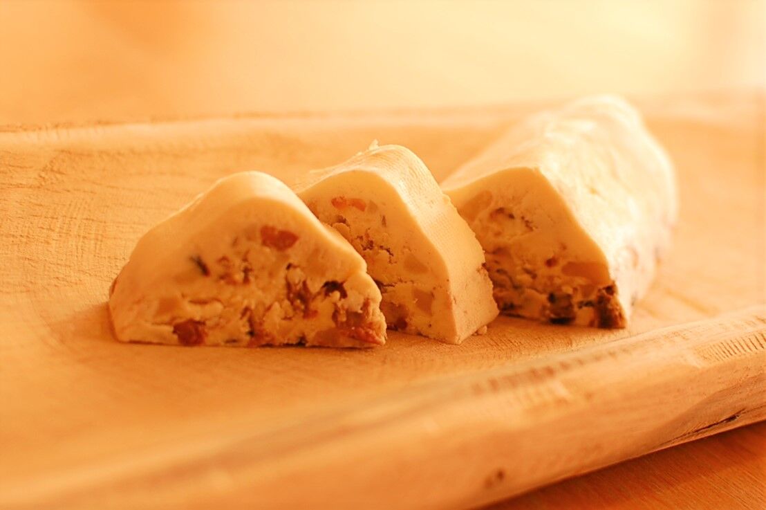 12月限定製造販売！】ケーゼ・シュトレン | Mirasaka Fromage