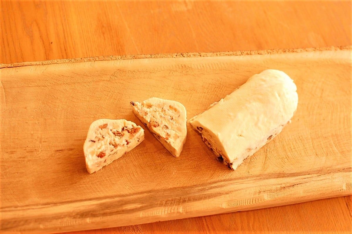 12月限定製造販売！】ケーゼ・シュトレン | Mirasaka Fromage