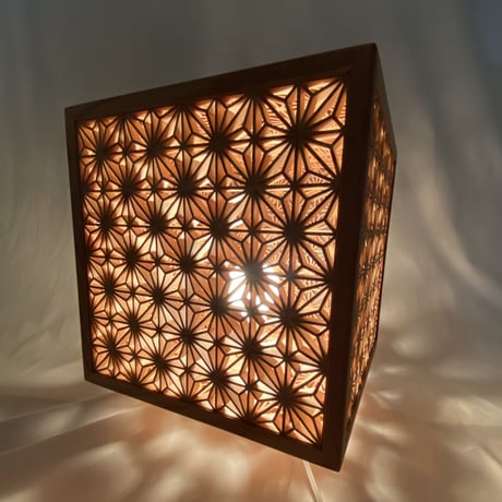 組子の三角錐行灯 楽天市場】組子（生産国日本）（フロアスタンド・ランプ｜ライト