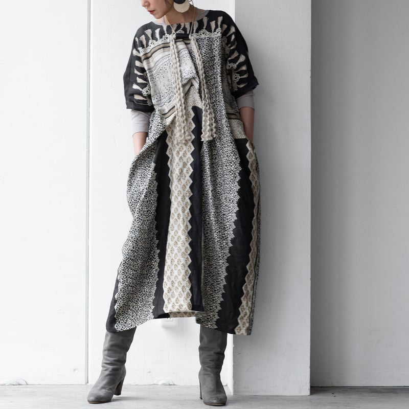maetel tuck kaftan dress / sari | Riybes
