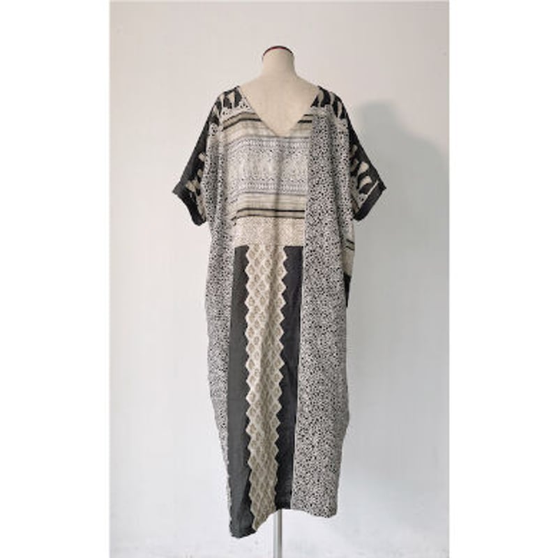 maetel tuck kaftan dress / sari | Riybes
