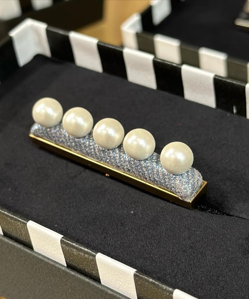 ネクタイピン(スタッズ：パールモチーフ) | la mia