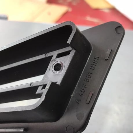 中古 ベンツ Gクラス W463 ゲレンデ 純正 フロント フェンダー サイド ダクト 右側 A4638810185 管理R1
