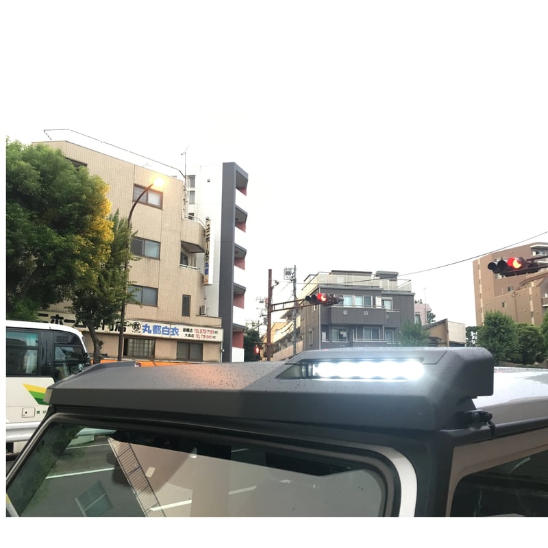 ベンツGクラス W463 フロントルーフスポイラー　エアロ　準ジャンク品 ベンツ Gクラス W463 LEDデイライト フロントルーフスポイラー 商品