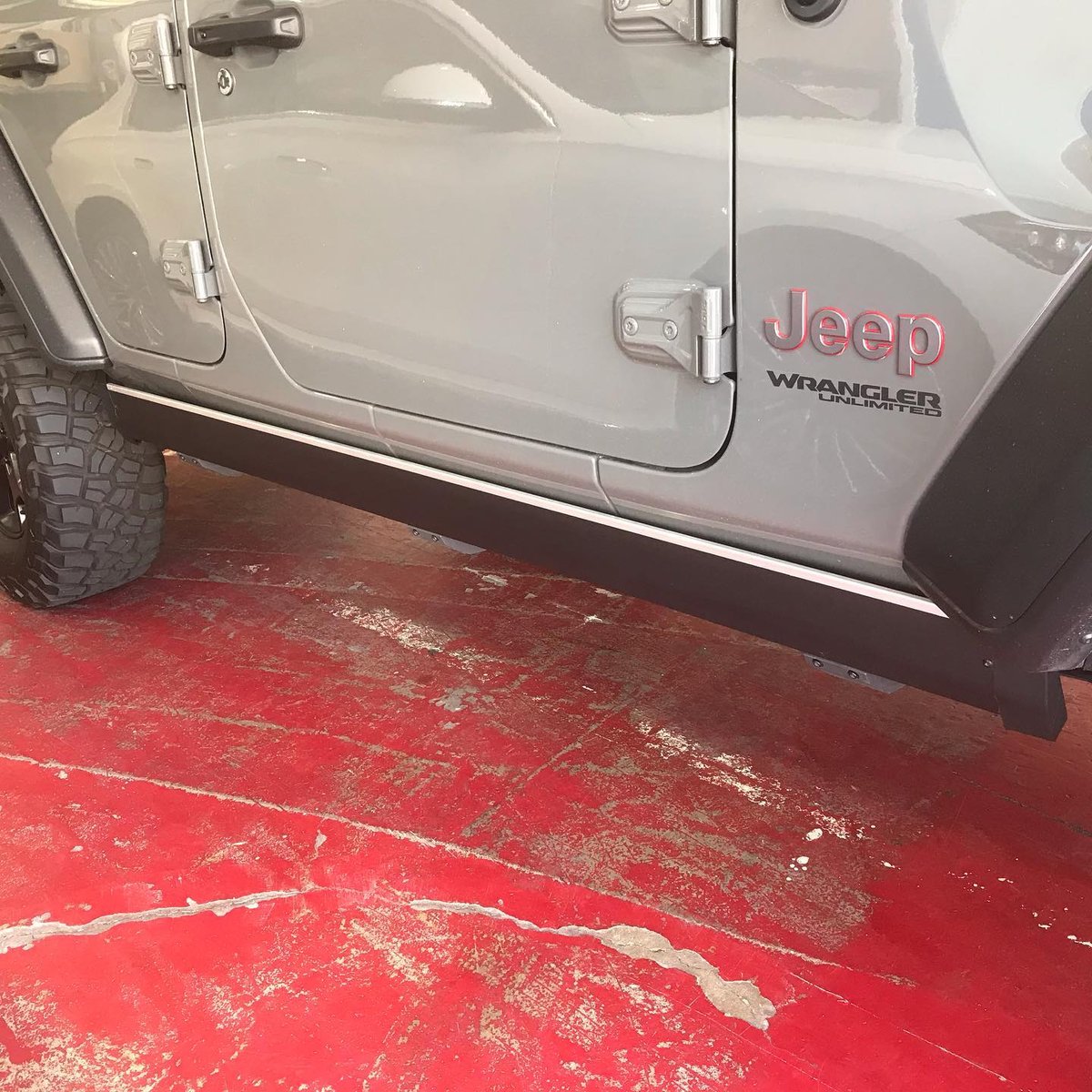 ジープ ラングラー JL系 電動サイドステップ 右ハンドル 4ドア車専用 | OFFICE-K ジープ ラングラー JL系 電動サイドステップ 右ハンドル 4ドア車専用 | OFFICE-K