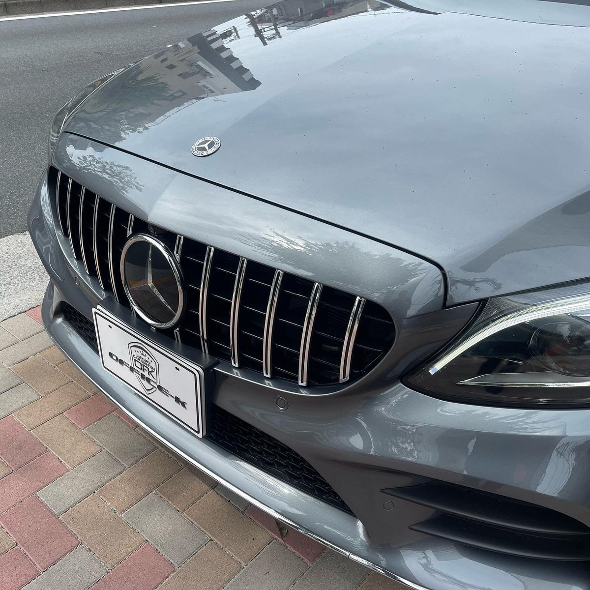 ベンツ Cクラス W205 後期 カメラ付用 パナメリカーナグリル 縦フィン