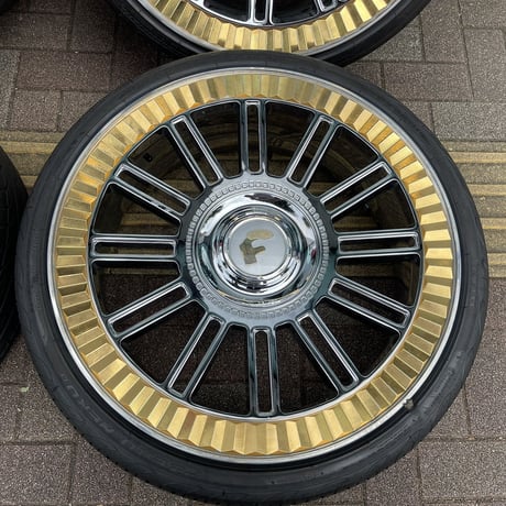 中古 ベンツ Sクラス W222/W217 FORGIATO OROLOGIO 22インチ ピレリタイヤ付 SEMA出展品