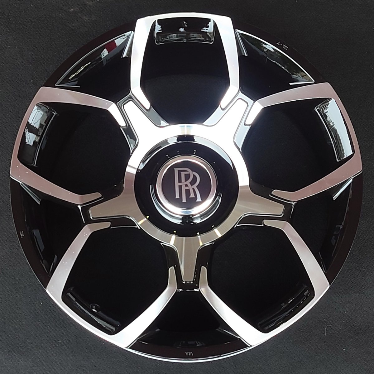 新品 ロールスロイス カリナン ブラックバッチスタイル 鍛造22 新品 ロールスロイス カリナン ブラックバッチスタイル 鍛造22