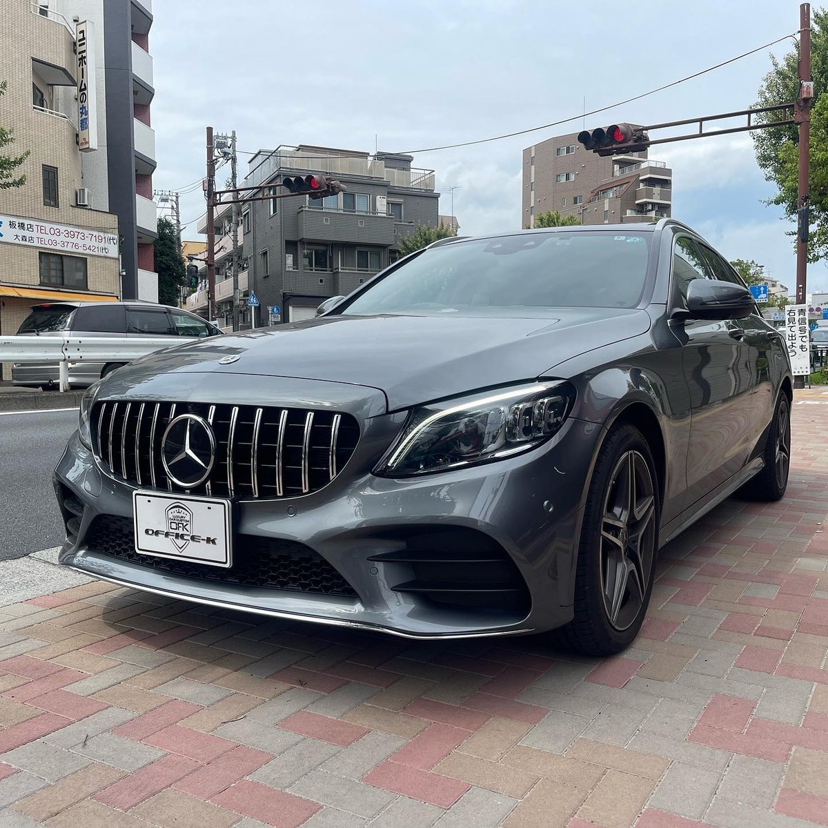 ベンツ Cクラス W205 後期 カメラ付用 パナメリカーナグリル 縦フィン