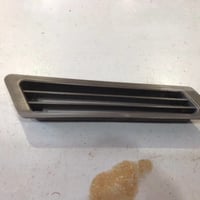 中古 ベンツ Gクラス W463 ゲレンデ 純正 フロント フェンダー サイド ダクト 右側 A4638810185 管理R1