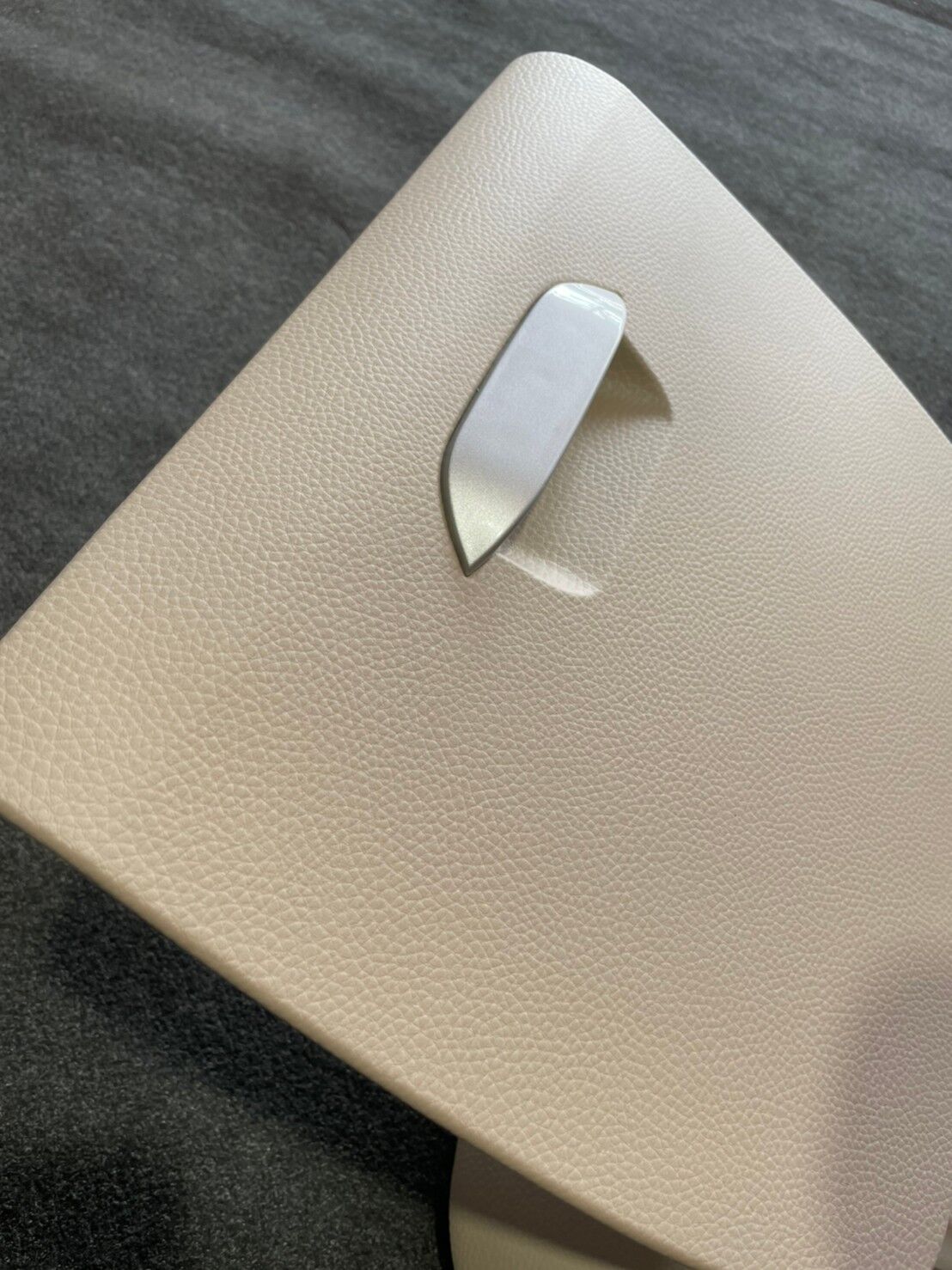 ベンツ Vクラス W447 バックレスト テーブル ベージュ 1Pcs 商品番号