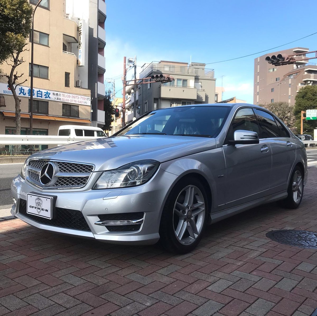 ベンツw204 Cクラス　リアーバンパー　中期　シルバー ベンツ Cクラス W204 後期C63スタイル グリル シルバー 全年式取付可能