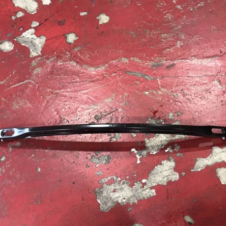 中古 BMW 品番51117067744-05 F01/F02/F04/F12/F13など フロントバンパーマウントロワー 曲がり等なし