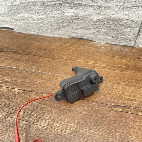 AUDI A7 4G 純正品 フューエルリッド アクチュエーター 品番8V0862153B