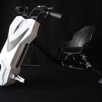 電動 ドリフト 三輪車 耐荷重100kg 充電式 ホワイト 商品番号4272