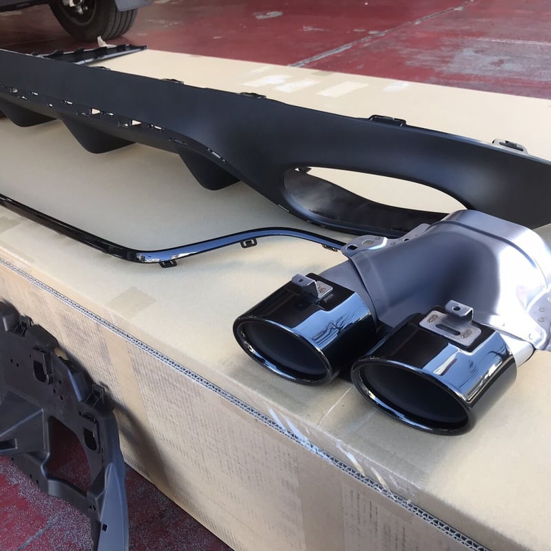 メルセデス・ベンツ(純正) AMGマフラーカッター&ディフューザー の