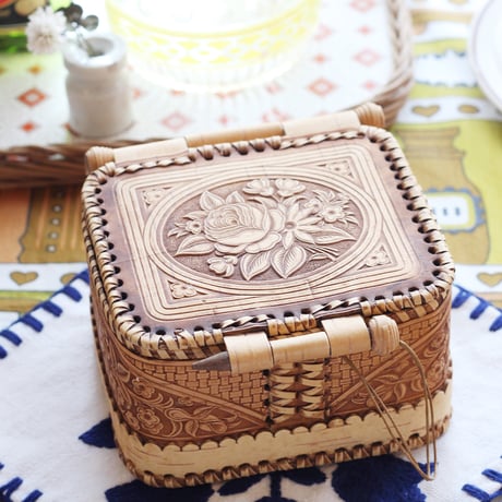 ロシア雑貨☆白樺工芸 べレスタ ベリーのリース ラウンド収納boxマトリョーシカ ロシア雑貨☆白樺べレスタ ベリーのリース収納boxマトリョーシカ