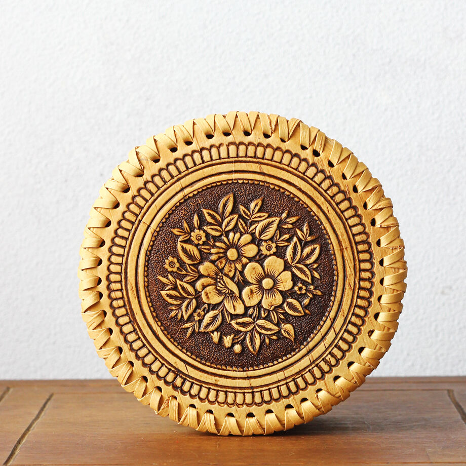 ベレスタ【ロシアの白樺工芸品】縁かがり・ブーケ絵柄・蓋つき小物入れ 