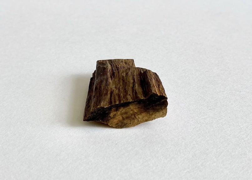 香木 銘「春雨」 伽羅(沈香) 0.25g | KOGADO STORE 香木 銘「春雨」 伽羅(沈香) 0.25g | KOGADO STORE