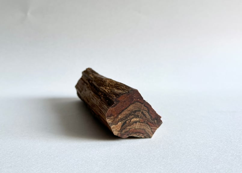 香木 仮銘「風のたより」寸門陀羅（黄熟香）0.65g | KOGADO STORE