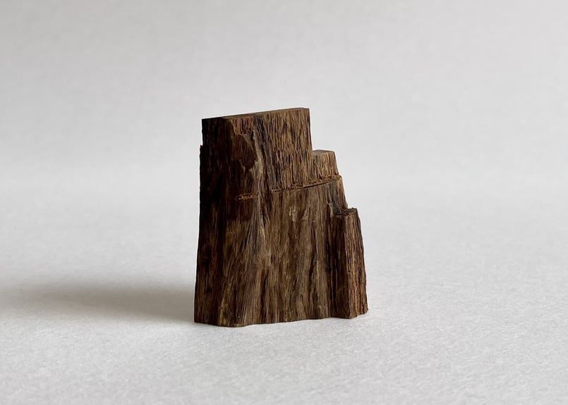 香木 銘「春雨」 伽羅(沈香) 0.25g | KOGADO STORE 香木 銘「春雨」 伽羅(沈香) 0.25g | KOGADO STORE