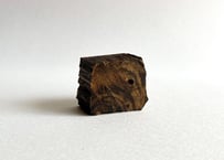 極上黒伽羅 沈香原木 香木 重さ:10.5g 極上伽羅 沈香 香木 重さ:20.2g A-8 - メルカリ