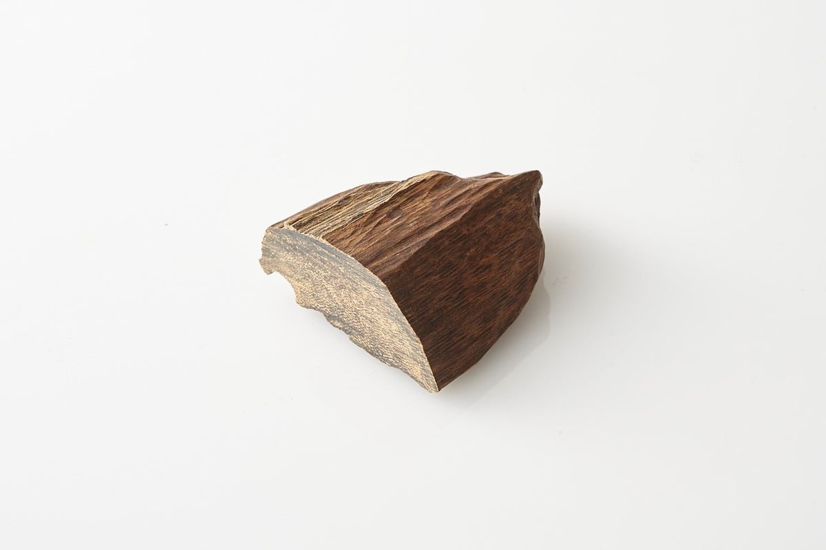 香木 仮銘「春ゆく水」寸門陀羅（沈香）0.4g | KOGADO STORE
