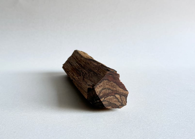 香木 仮銘「風のたより」寸門陀羅（黄熟香）0.65g | KOGADO STORE