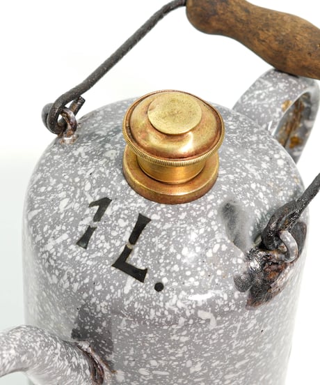 Petroleum can  1L 30's -