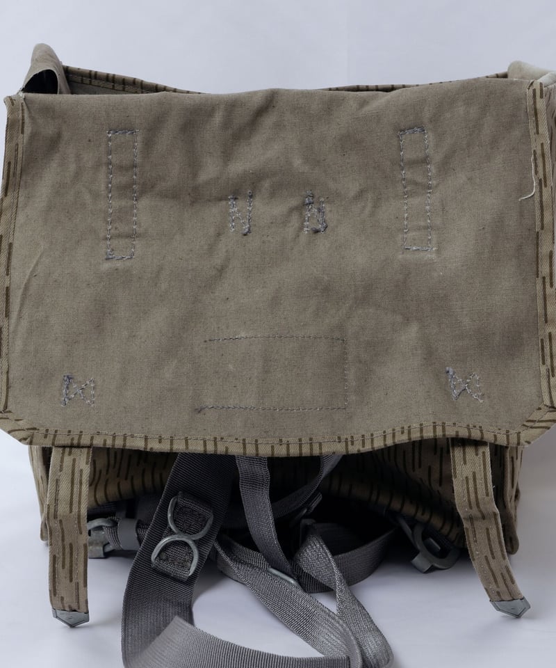 東ドイツ軍幕1枚と防水リュック完品 east german army backpack | 森の古物店 野屋