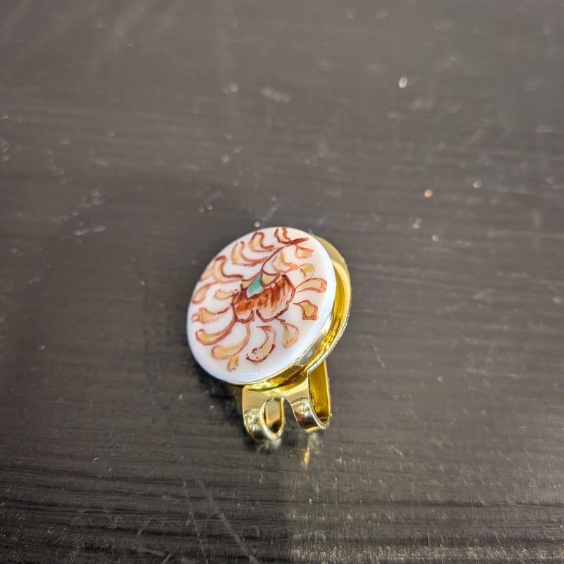 平戸泰山【極彩赤絵」】 金唐草ゴルフマーカー | (株) 中山陶和堂 有田