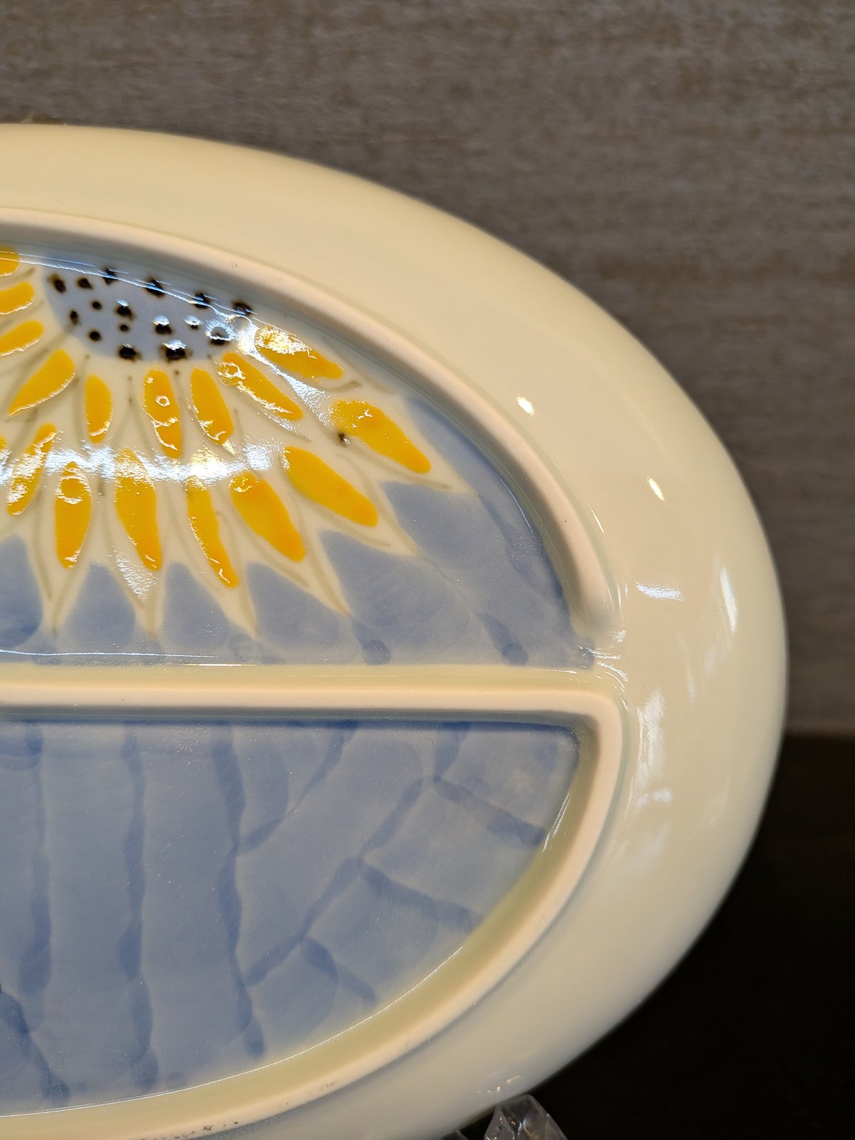 錦ひまわり柄 楕円深皿（高台内） | (株) 中山陶和堂 有田