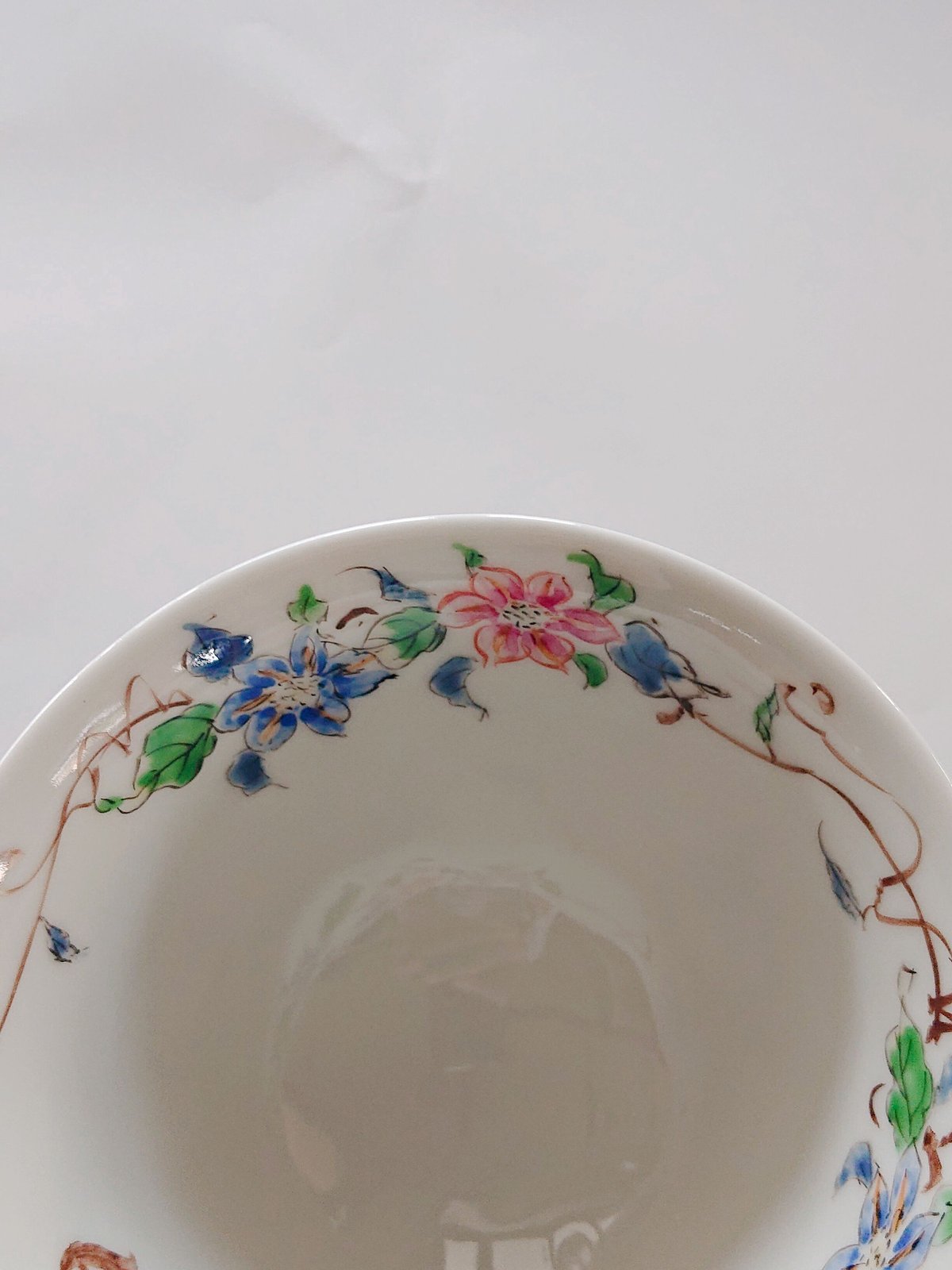 平戸泰山 「極彩赤絵」】鉄線花 姫茶碗 | (株) 中山陶和堂 有田