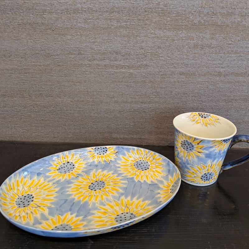 錦ひまわり柄 楕円深皿（高台外側） | (株) 中山陶和堂 有田
