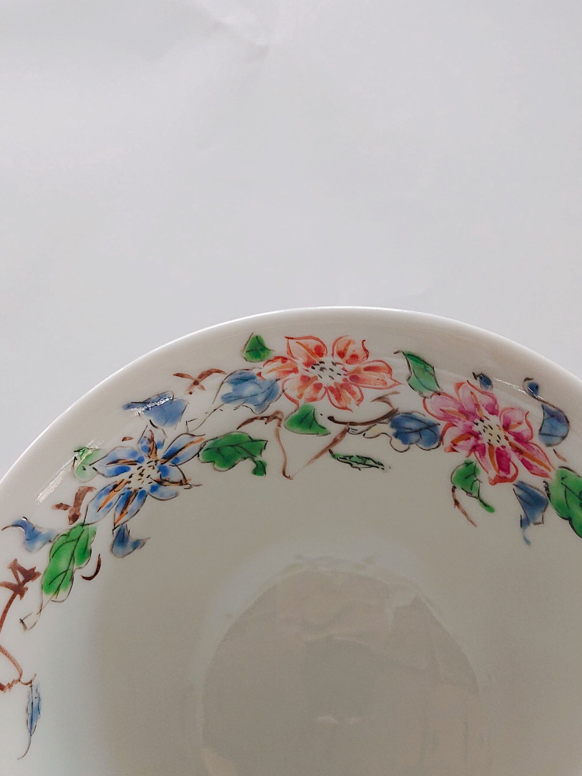 平戸泰山 「極彩赤絵」】鉄線花 姫茶碗 | (株) 中山陶和堂 有田