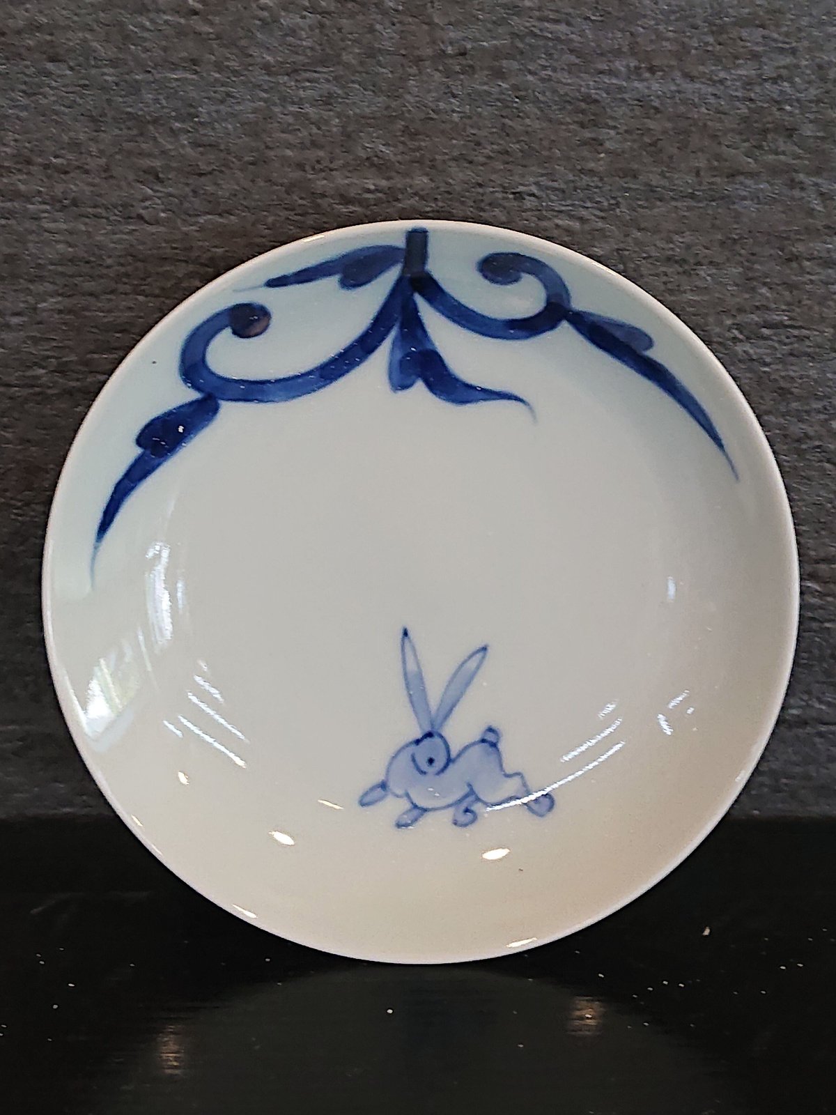 染付 唐草うさぎ 小皿 | (株) 中山陶和堂 有田
