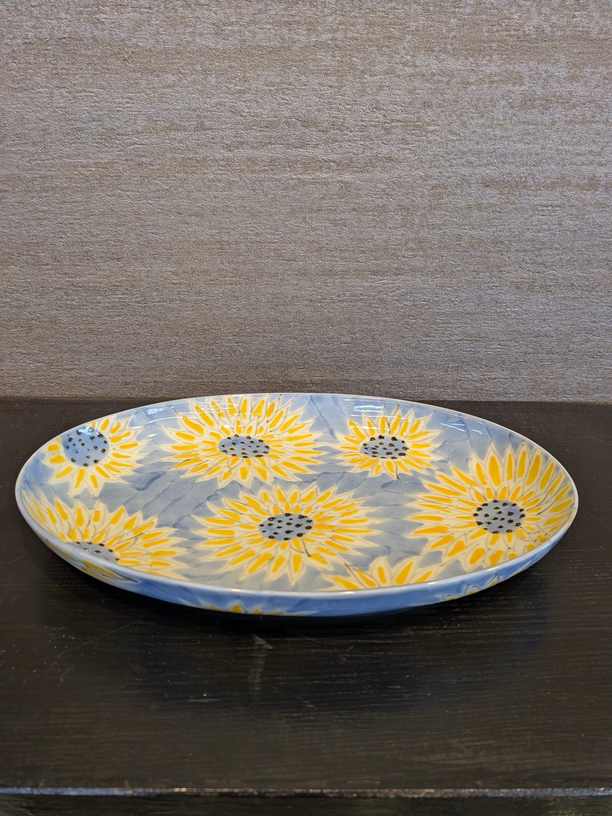 錦ひまわり柄 楕円深皿（高台内） | (株) 中山陶和堂 有田