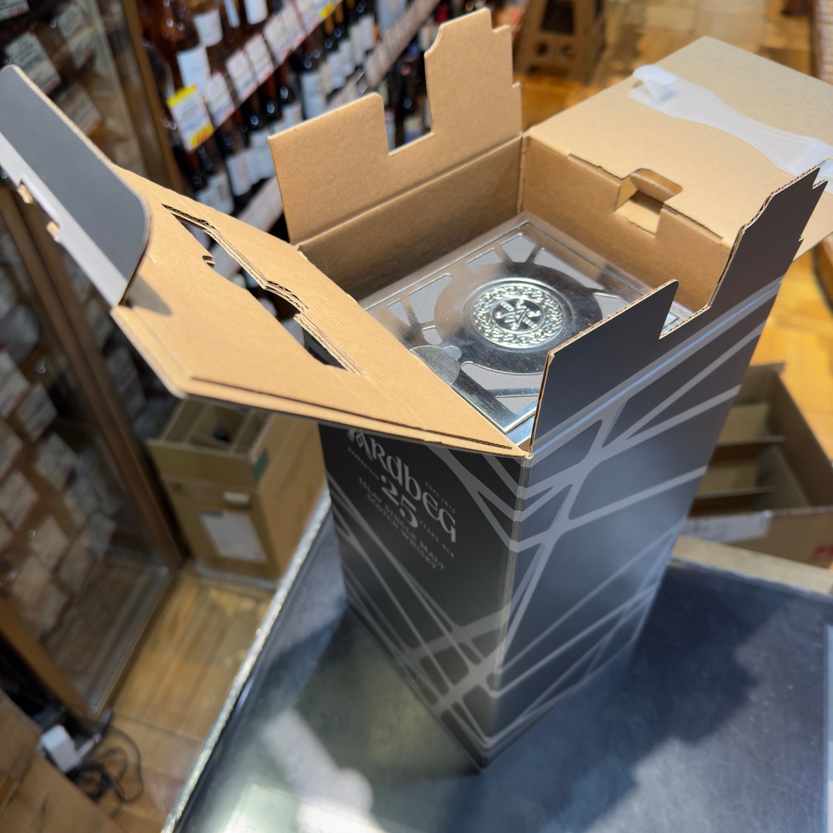 アードベッグ25年［正規］ 46度／700ml ※立派な箱付き | ガソスタハセガワ