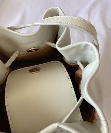 【OUTLET】BERTHELOTTI  LILLY  ドローストリングバッグ　オフホワイト