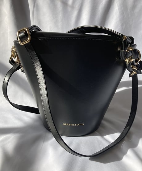 【OUTLET】 BERTHELOTTI  MARGOT ラージ クロスボディバッグ　ブラック