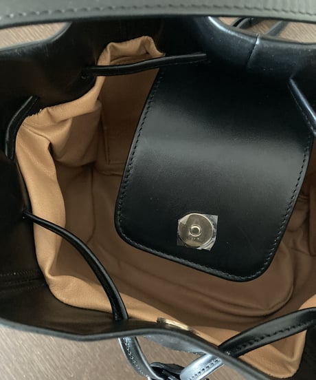 【OUTLET】BERTHELOTTI  LILLY  ドローストリングバッグ　ブラック