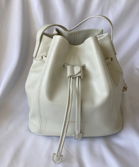 【OUTLET】BERTHELOTTI  LILLY  ドローストリングバッグ　オフホワイト