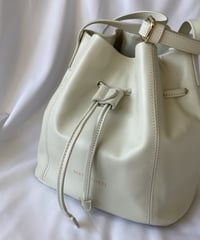 【OUTLET】BERTHELOTTI  LILLY  ドローストリングバッグ　オフホワイト