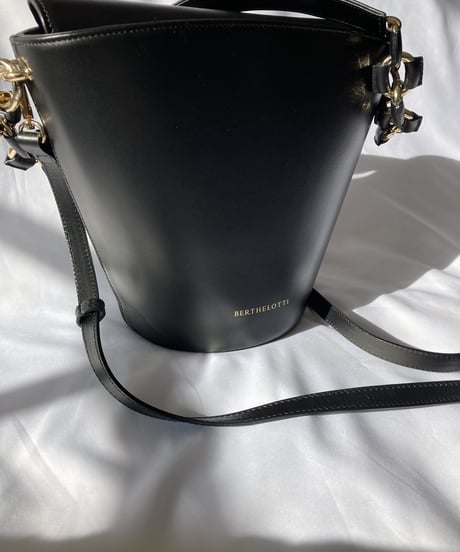 【OUTLET】 BERTHELOTTI  MARGOT ラージ クロスボディバッグ　ブラック