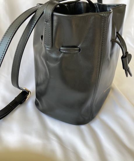 【OUTLET】BERTHELOTTI  LILLY  ドローストリングバッグ　ブラック