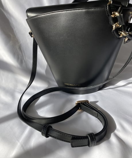 【OUTLET】 BERTHELOTTI  MARGOT ラージ クロスボディバッグ　ブラック
