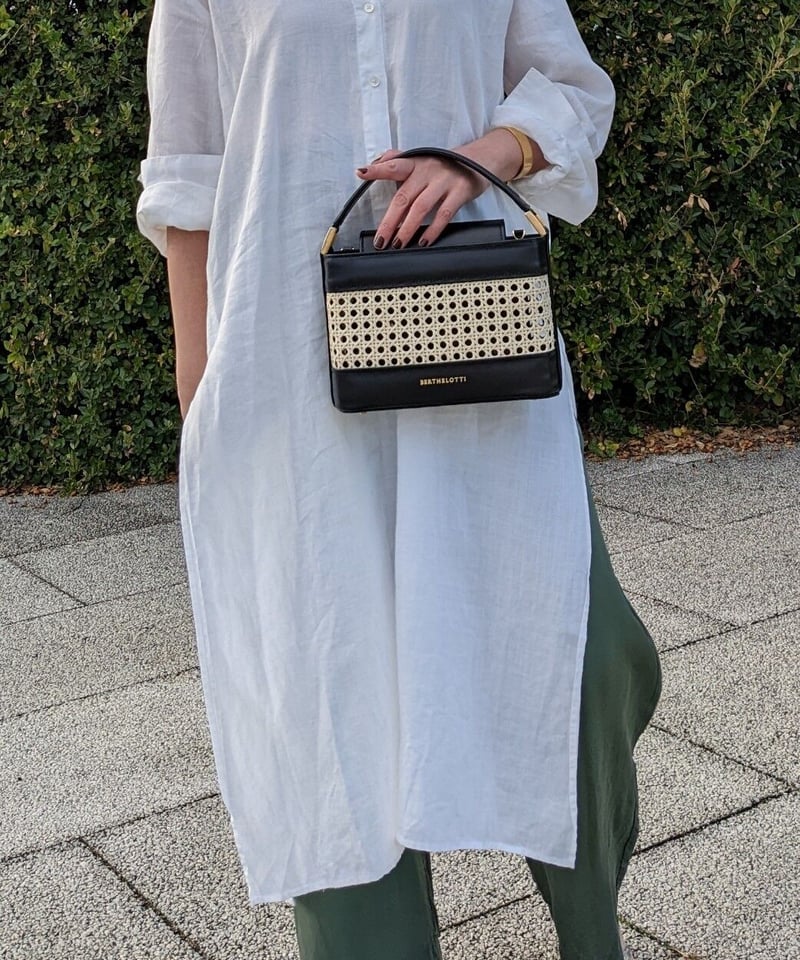 ブラックレザーとラタンのハンドバッグ 【公式通販】