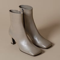 スクエアトゥルイヒールミドルブーツ/Square Toe Louis Heel Middle Boots L0231（GREIGE）