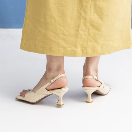 スクエアトゥバックストラップトングサンダル/Square toe back strap tong sandals L0238 (IVORY）
